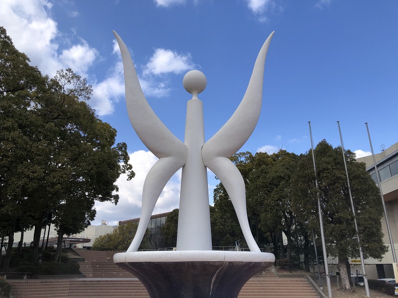 岡本太郎作のモニュメント