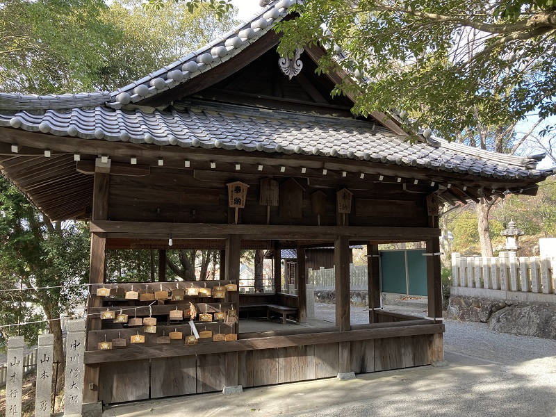 高岳神社・本殿・蛤岩