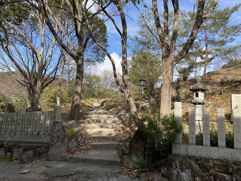 高岳神社で軽い登山
