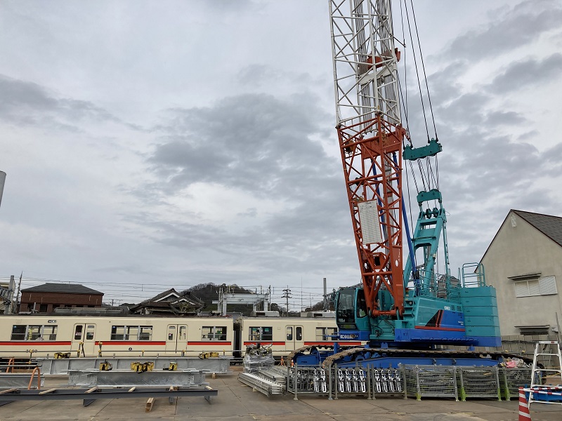 大塩駅工事現場のクレーン