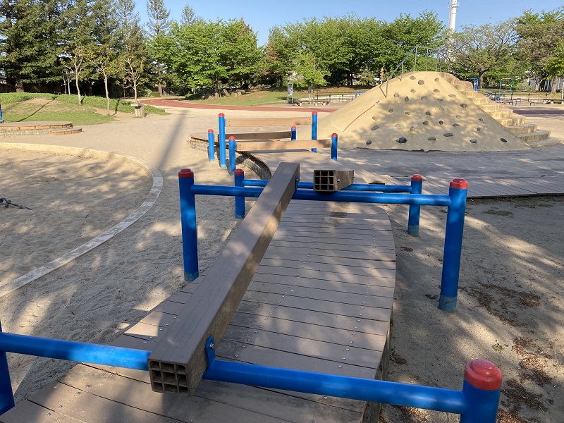 手柄山中央公園の多目的広場