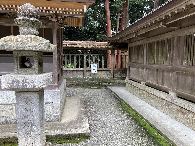 伊和神社の鶴石