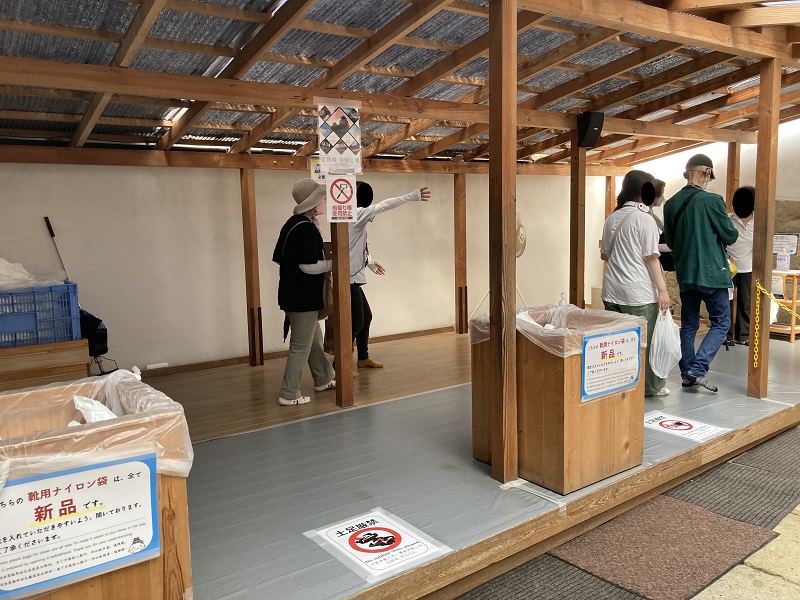 姫路城 スリッパ持参